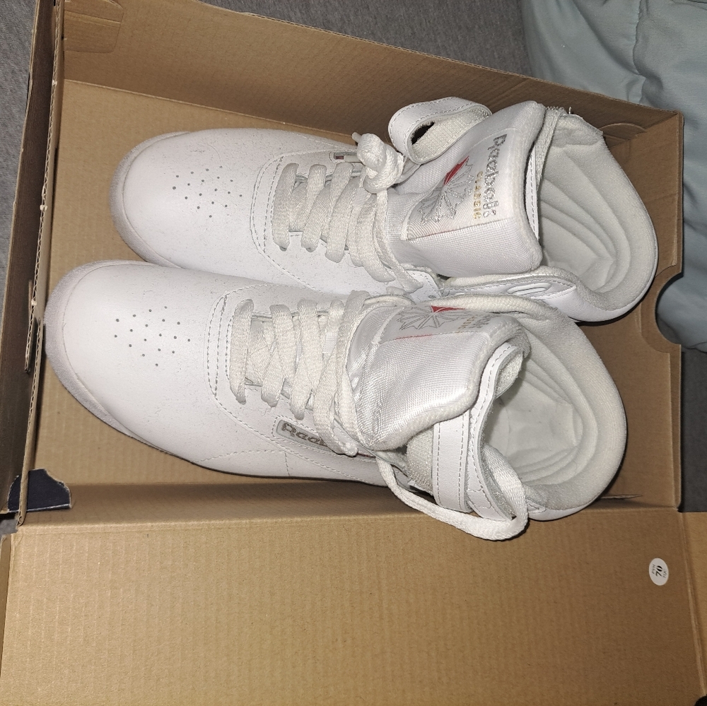 2 pair of Rebock sneakers and 1 pair sketchers  size 7.5 40$ a pair